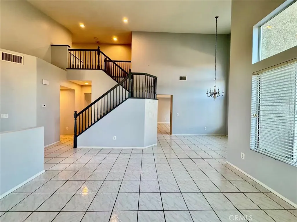 676 Avondale Drive, Corona, California 92879 home-pic-2